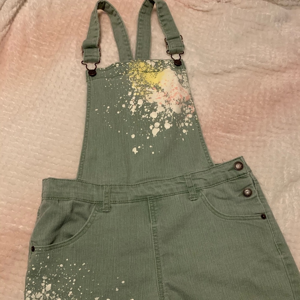 Short overalls